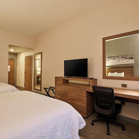 Hampton Inn Σιουδάδ Χουάρες Εξωτερικό φωτογραφία