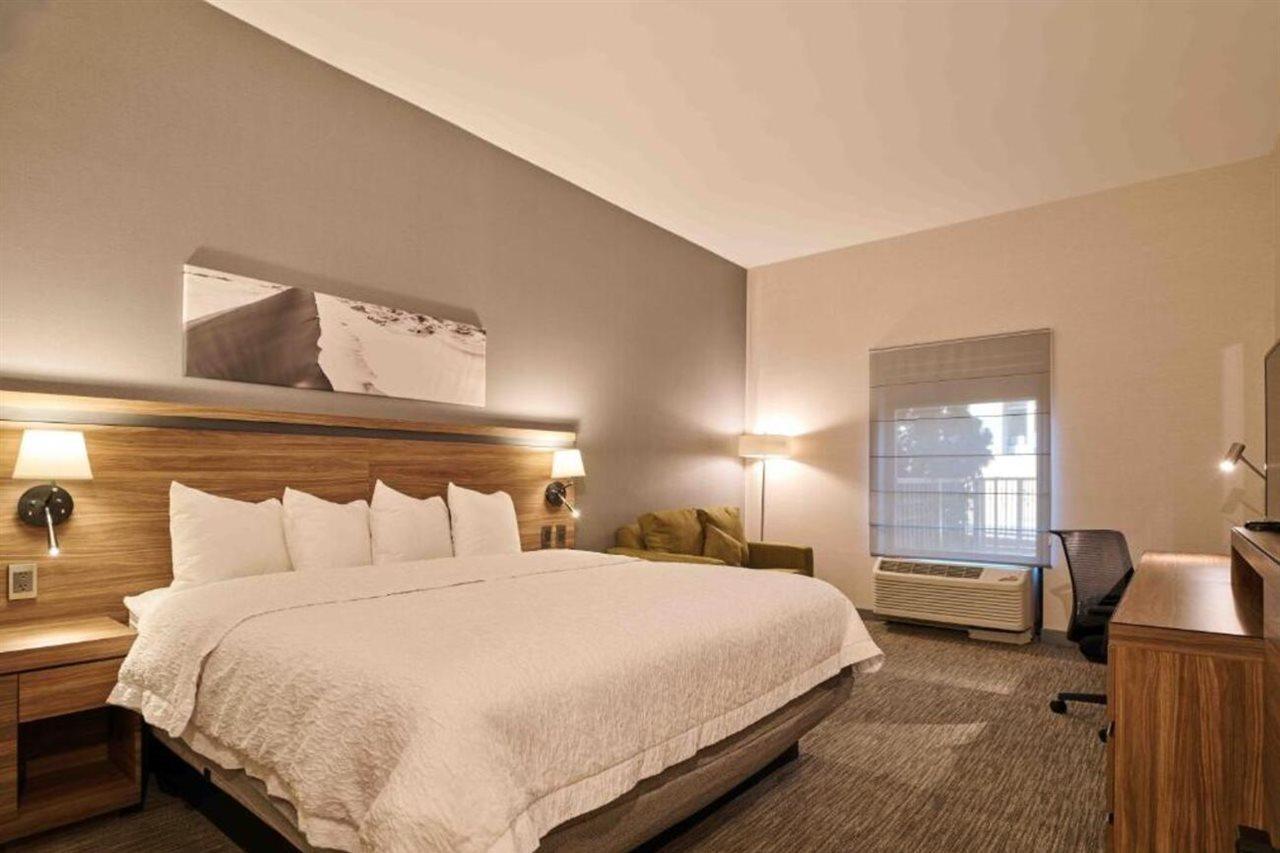 Hampton Inn Σιουδάδ Χουάρες Εξωτερικό φωτογραφία