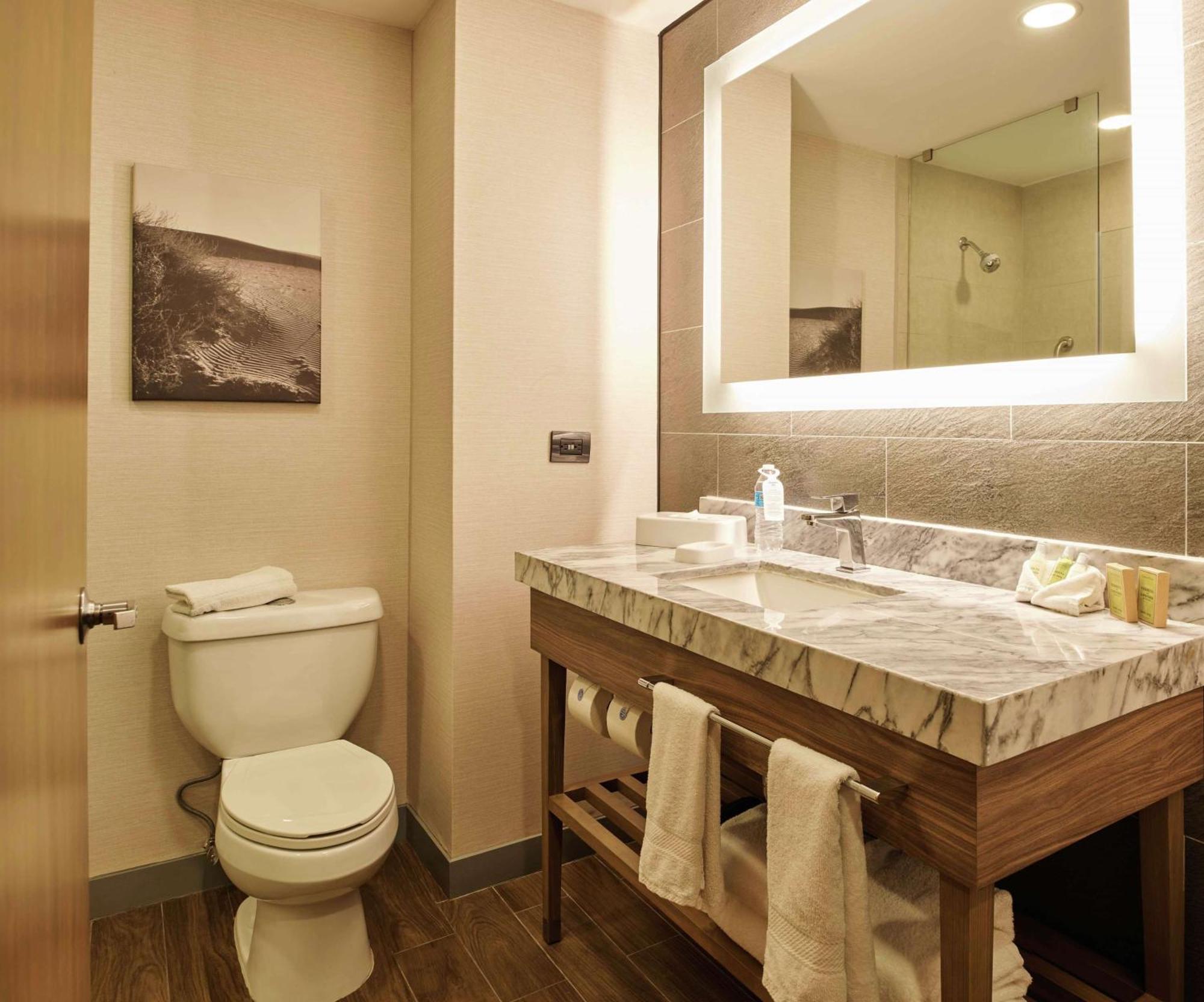 Hampton Inn Σιουδάδ Χουάρες Εξωτερικό φωτογραφία