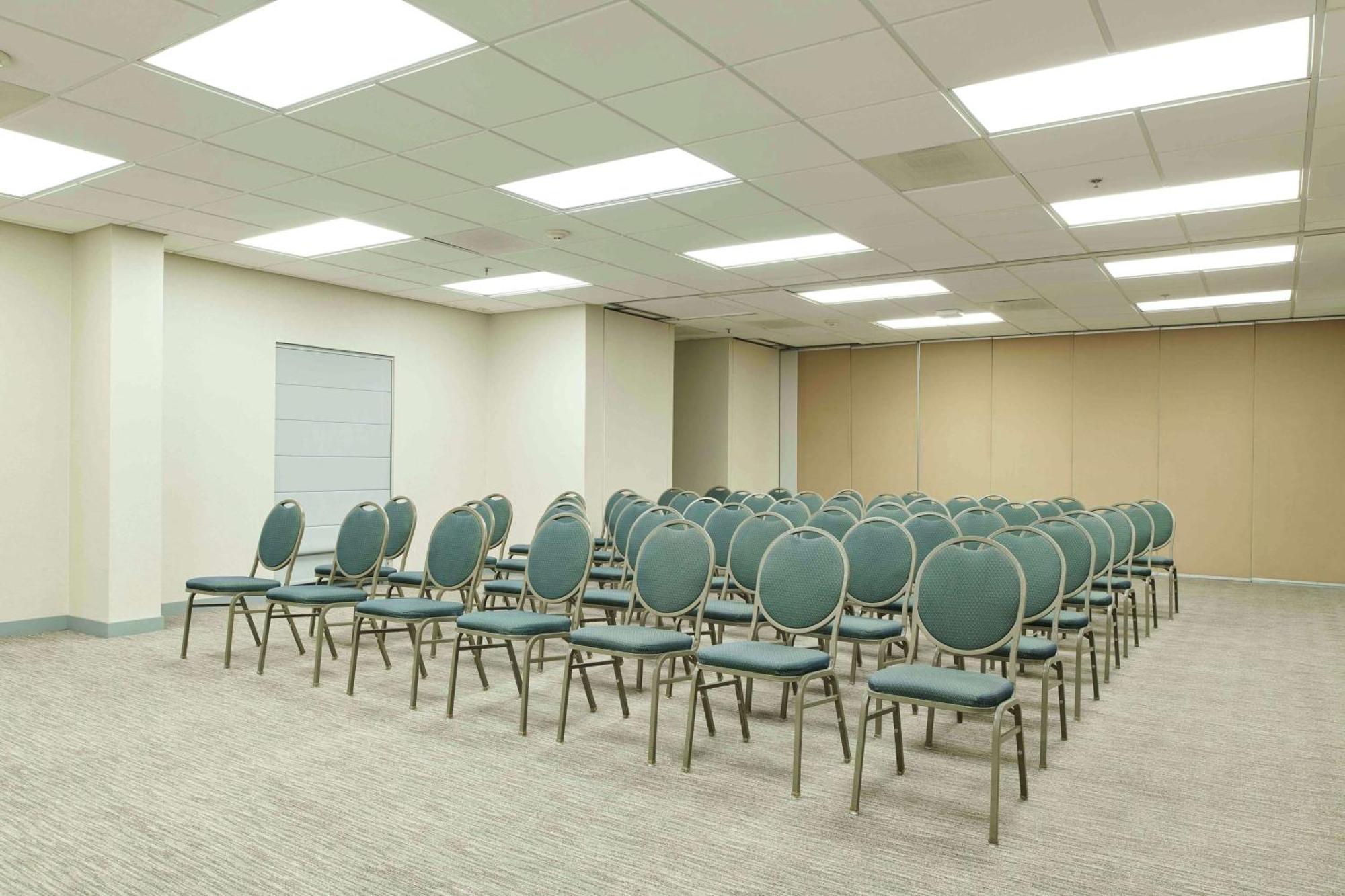 Hampton Inn Σιουδάδ Χουάρες Εξωτερικό φωτογραφία