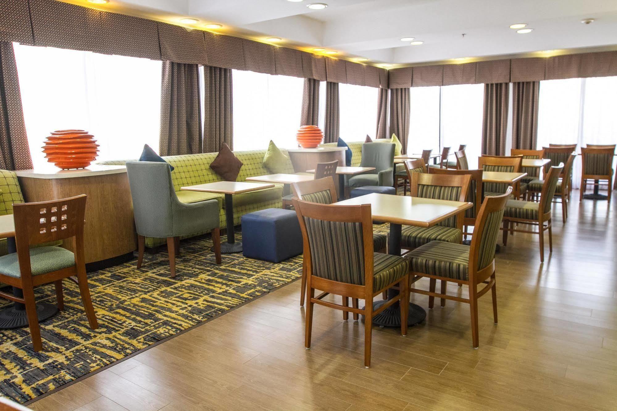 Hampton Inn Σιουδάδ Χουάρες Εξωτερικό φωτογραφία